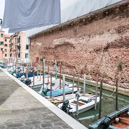 Celestia Canal View Daire